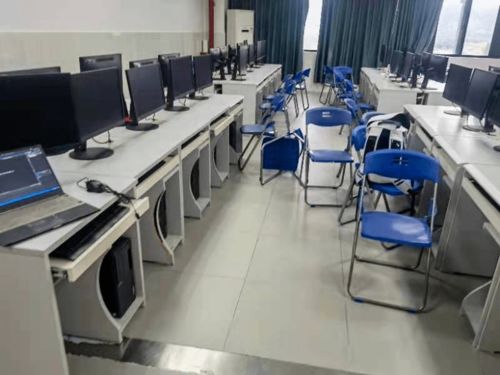 计算机学院师生党员开展“知行大清扫 志愿服务”活动，彰显责任与担当